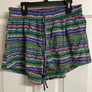 Adorable Tolani Size M Shorts!